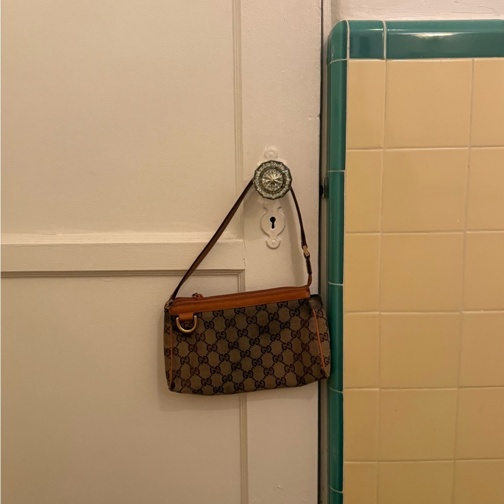 Gucci Brown Monogram Canvas Shoulder Bag with Tan Leather Trim - Picture 3 of 3